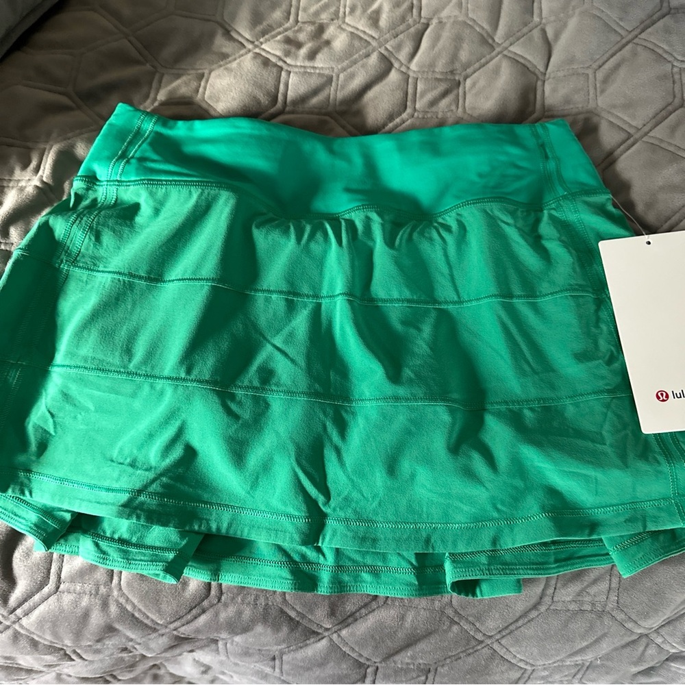 New Lulu pace skort green size 4